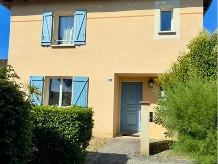 maison avec garage et jardin