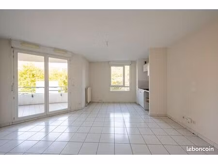 beau 2 pièces de 44m2 à echirolles les écureuils
