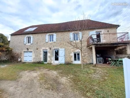 maison individuelle en pierre