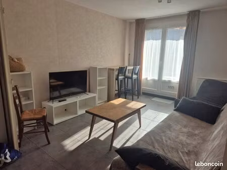 appartement t3 traversant et lumineux – 52 m² – secteur louise michel / cours de la libéra