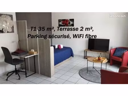 t1 de 35 m² meublé  bail etudiant 9 mois /parking privé fermé / terrasse /proche lycées et