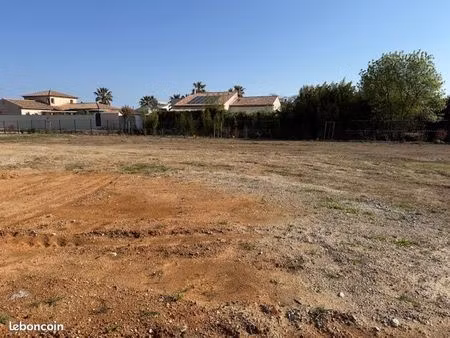 terrain 555 m² teyran
