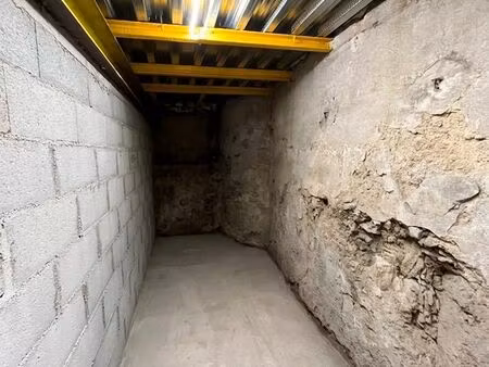 cave 8 5 m²  sécurisée  rénovée  accessible avec une rampe