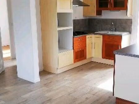 maison 2 chambres avec jardin et dépendance