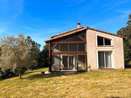 villa d’architecte lumineuse de plein pied au cœur de la nature