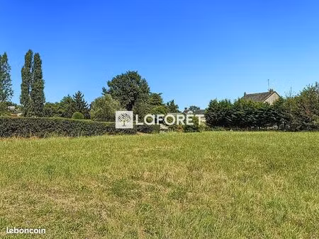 terrain 1 025 m² doue en anjou