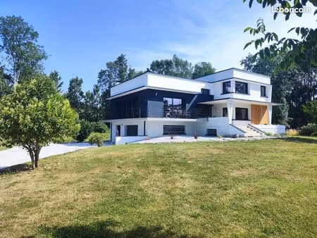 maison 6 pièces 370 m²