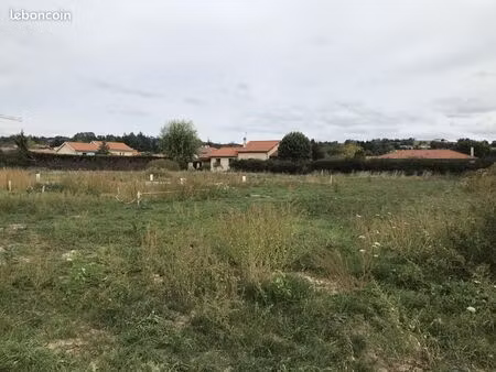 terrain 715 m² pouilly les feurs