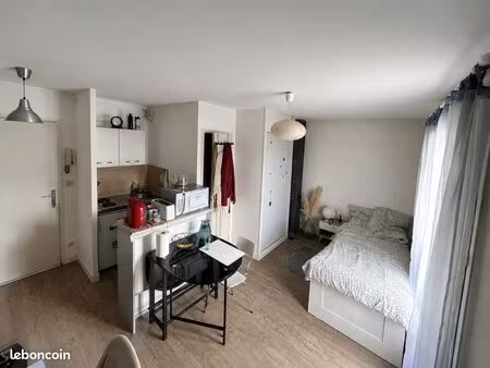 studio meublé 18 m² – face aux facultés – parking – résidence sécurisée