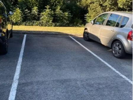 place de parking dans résidence fermée