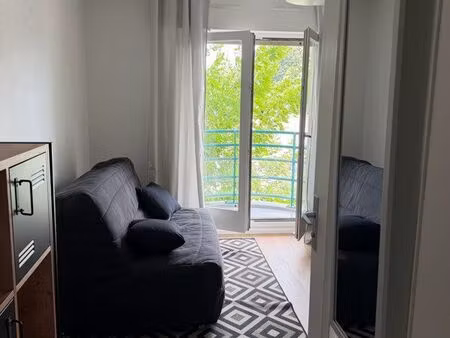 studio avec balcon et place de parking en souterrain