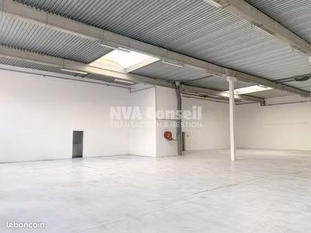 local 543 m² éragny