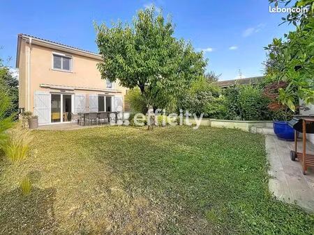 pavillon 4 pièces 84 m²