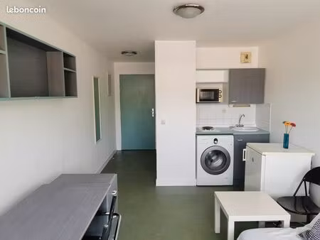 location studio meublé cergy