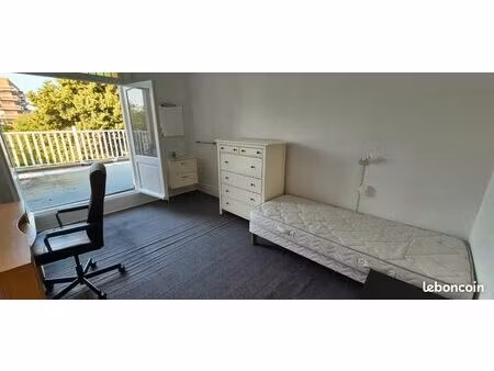 chambre d'étudiant avec terrasse à croix (15 min de lille)