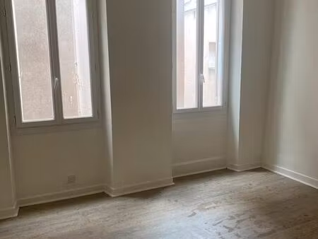 immeuble de rapport 5 studios loués – 11 4 % de rentabilité – 160 m²