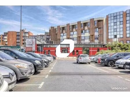 bureau 1 772 m²