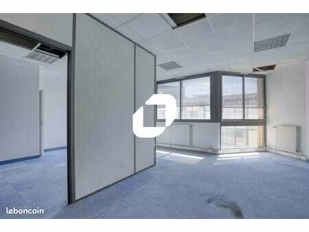bureau 147 m²