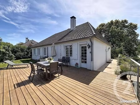 maison 7 pièces 241 m²