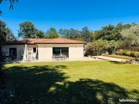 maison contemporaine de plain pied 117 m2 sur terrain de 1050m2 - castelnau d'estretefonds