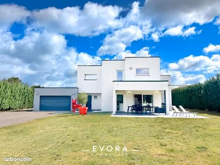 maison 6 pièces 208 m²