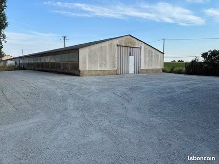 bâtiment hangar 240m2