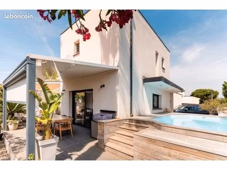 villa contemporaine avec piscine et jacuzzi agde
