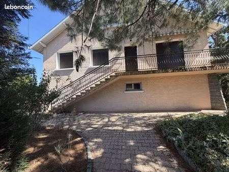 villa 6 pièces 140 m²