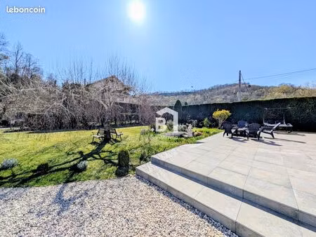 maison 8 pièces 210 m²