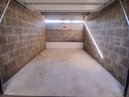 garage box dans résidence sécurisée