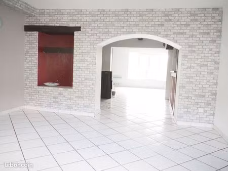 maison renovée avec garage et jardin