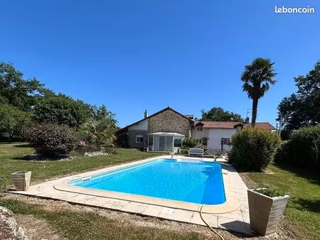 propriété 9 pièces 269 m²