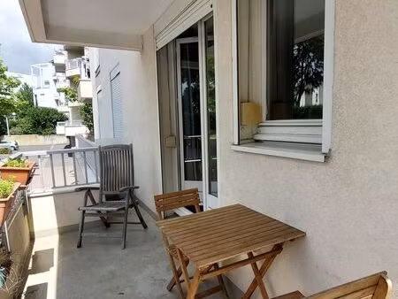 studio meublé 30m² avec terrasse et place de parking