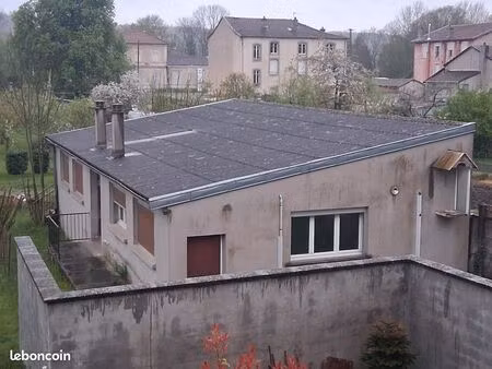 à saisir : entrepôt 130 m² –pas de location immo
