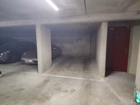 parking 2 min gare ermont eaubone
