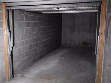 garage sécurisé proche cours sablon