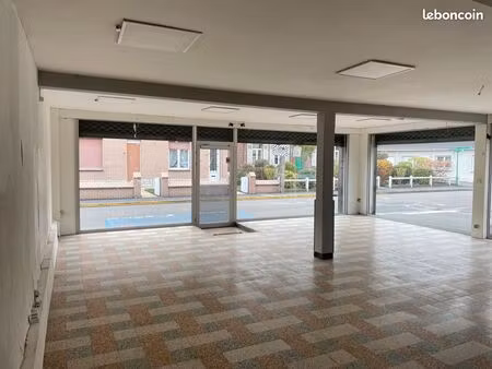 emplacement n°1 – cellule commerciale +100 m² avec stockage et parking – entrée d'isbergue