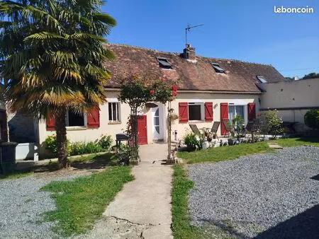 maison à vendre à 10 minutes de chaumont en vexin  35 minutes de cergy. 87 metres carré  3