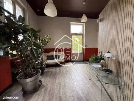immeuble 20 pièces 407 m²