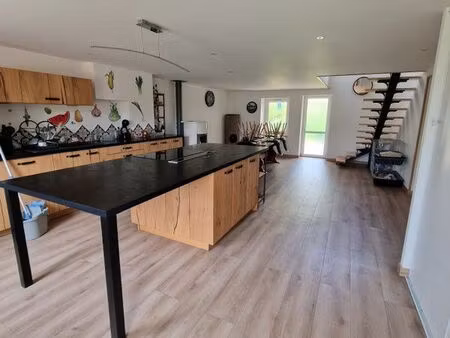 maison 130m2 dépendance et grange face au lac d’aubusson d’auvergne