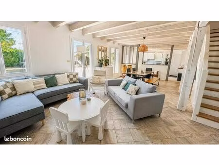 maison spacieuse + de 200 m²  piscine chauffée  garage 55m2