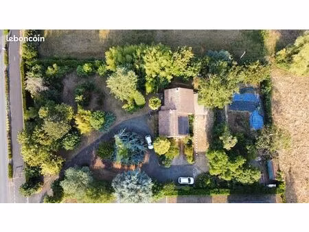 t5 maison de plein pied avec un terrain de 3000m2 avec fort potentiel idéal pour investiss
