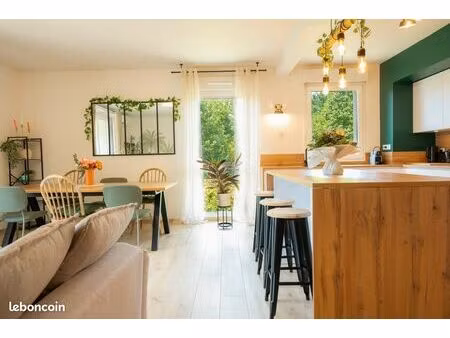 appartement 4 pièces de 92 m² - entièrement rénové - vue dégagée - borne de recharge indiv
