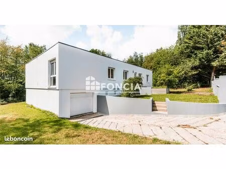 maison rénovée avec beau terrain