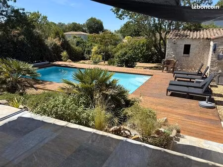 villa rénovée 5 chambres 140 m² plain pied