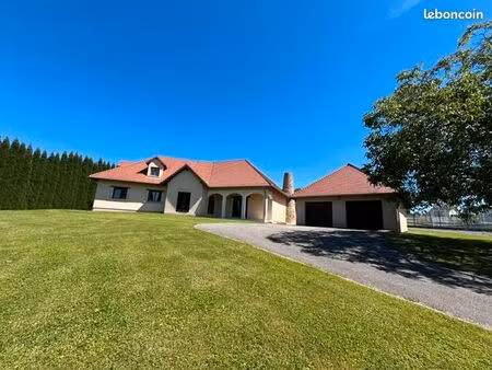 grande maison familiale de 230 m² avec piscine  verger et nombreuses dépendances