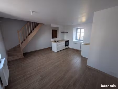 t2 duplex rénové 37m² – centre noyal-sur-vilaine – gare à 10 min à pied