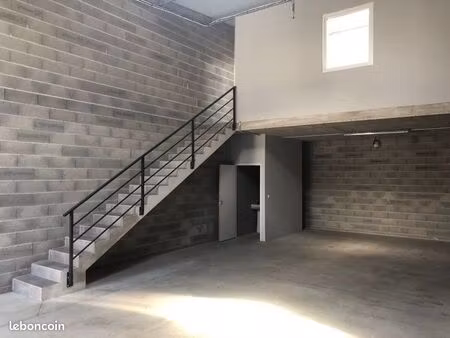 local d’activité / entrepôt - zone en jacca avec bureau et places de parking