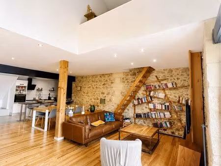 maison en pierre rénovée 145 m² avec 3 chambres  suite parentale  jardin et garage