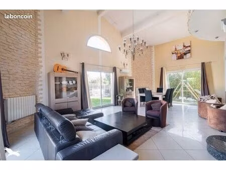maison de ville 5 pièces 205 m²